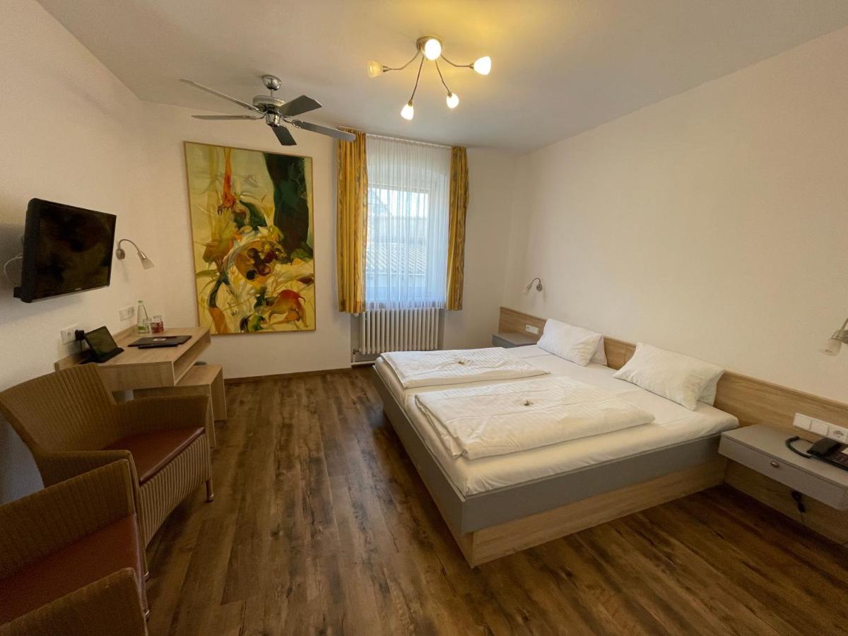 Hotel Gasthof Zum Storch シュリュッセルフェルト エクステリア 写真