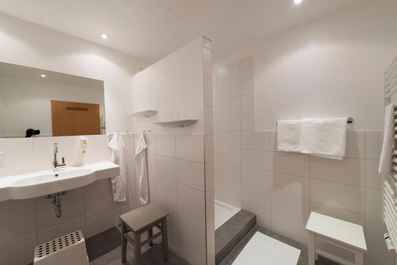Hotel Gasthof Zum Storch シュリュッセルフェルト エクステリア 写真