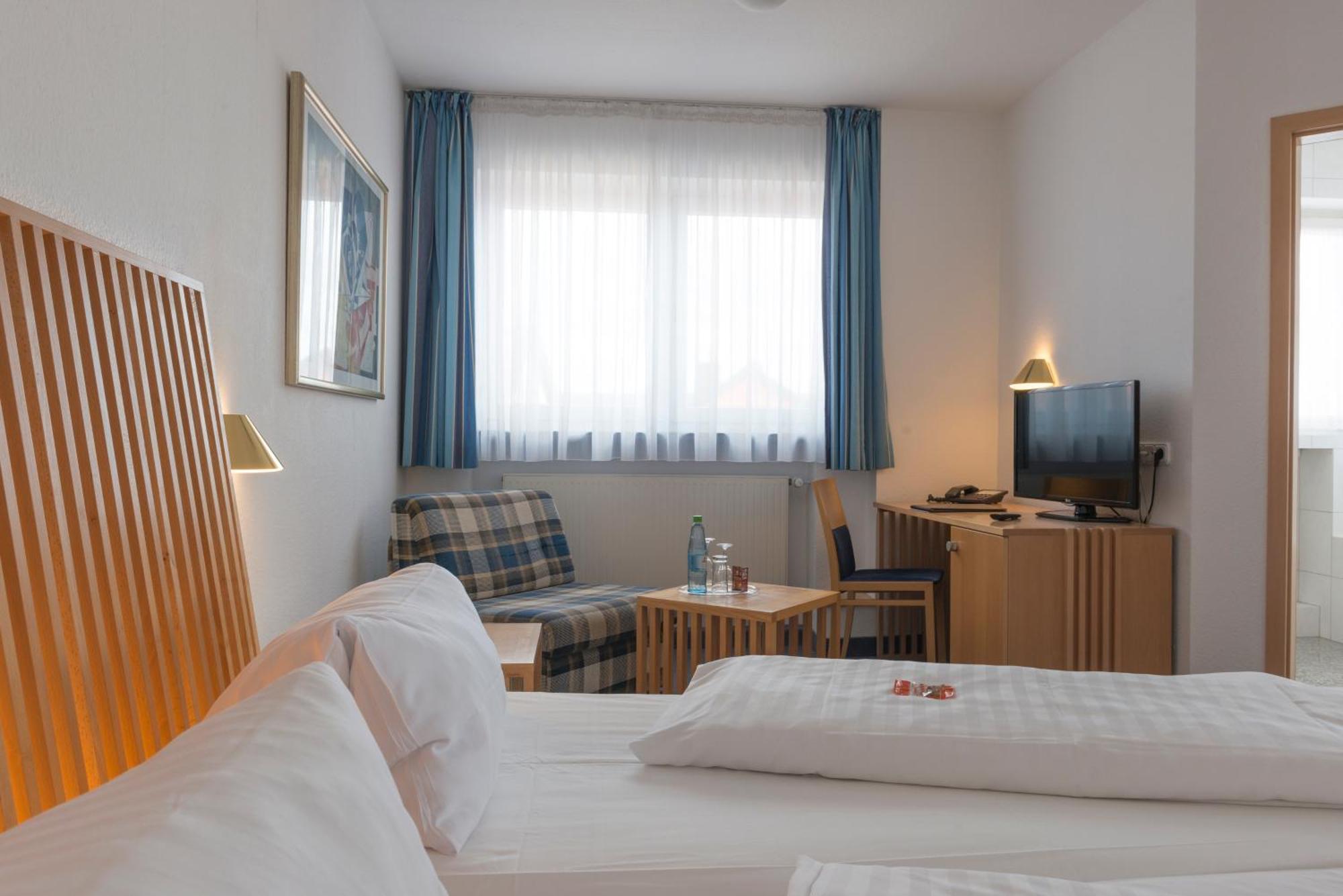 Hotel Gasthof Zum Storch シュリュッセルフェルト エクステリア 写真