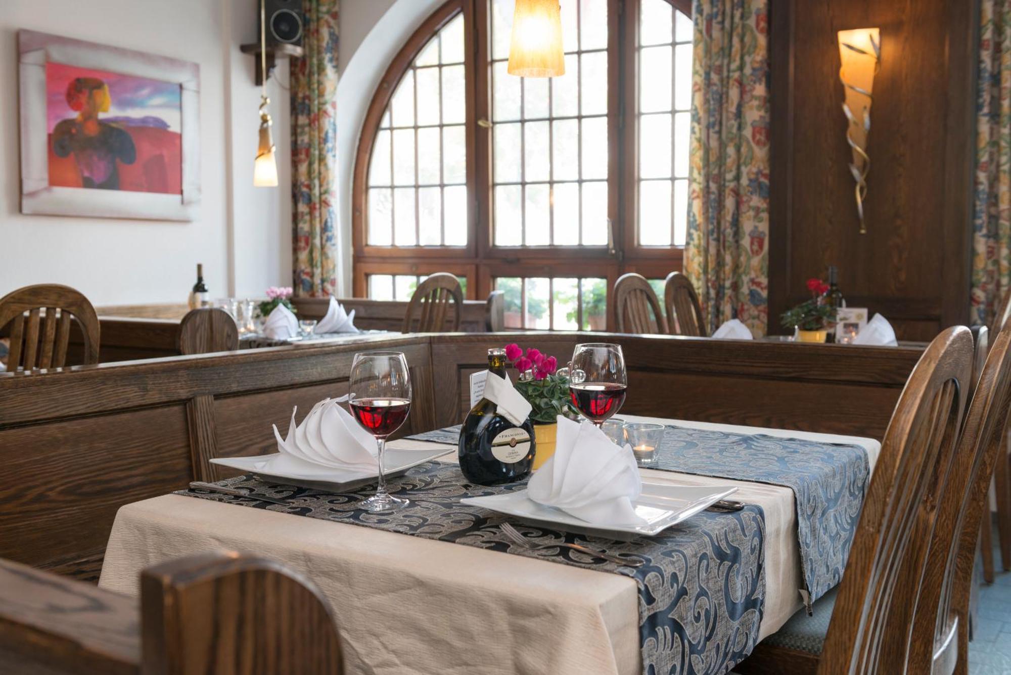 Hotel Gasthof Zum Storch シュリュッセルフェルト エクステリア 写真
