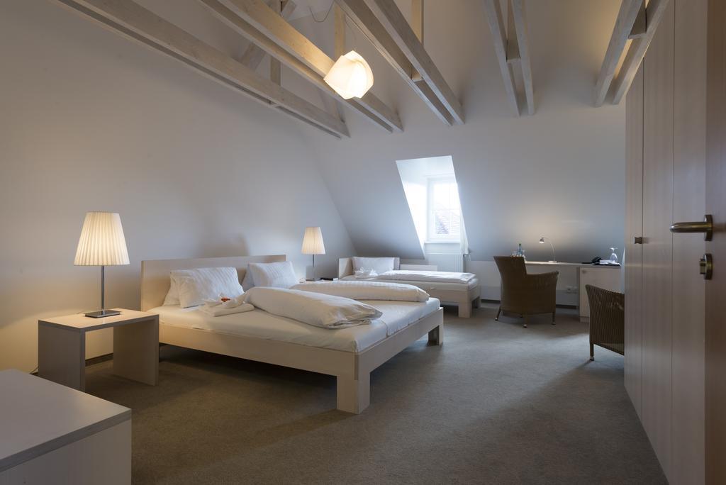 Hotel Gasthof Zum Storch シュリュッセルフェルト エクステリア 写真