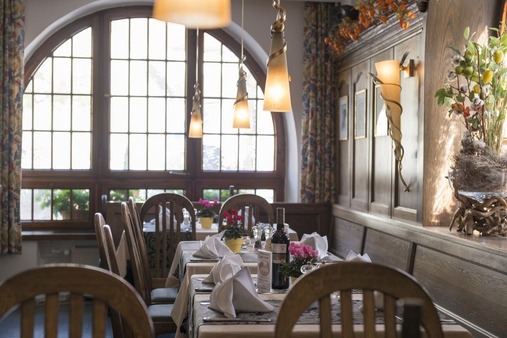 Hotel Gasthof Zum Storch シュリュッセルフェルト エクステリア 写真
