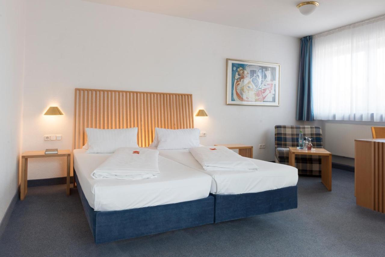 Hotel Gasthof Zum Storch シュリュッセルフェルト エクステリア 写真